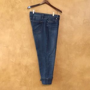 WHBM The Slim Crop Jean -SZ14